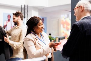 چطور بهترین قیمت غرفهسازی نمایشگاه را پیدا کنیم؟